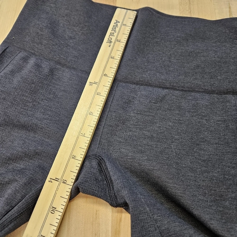 lululemon In The FlowBlack Mid Rise Pull On Activewear Cropped Leggings